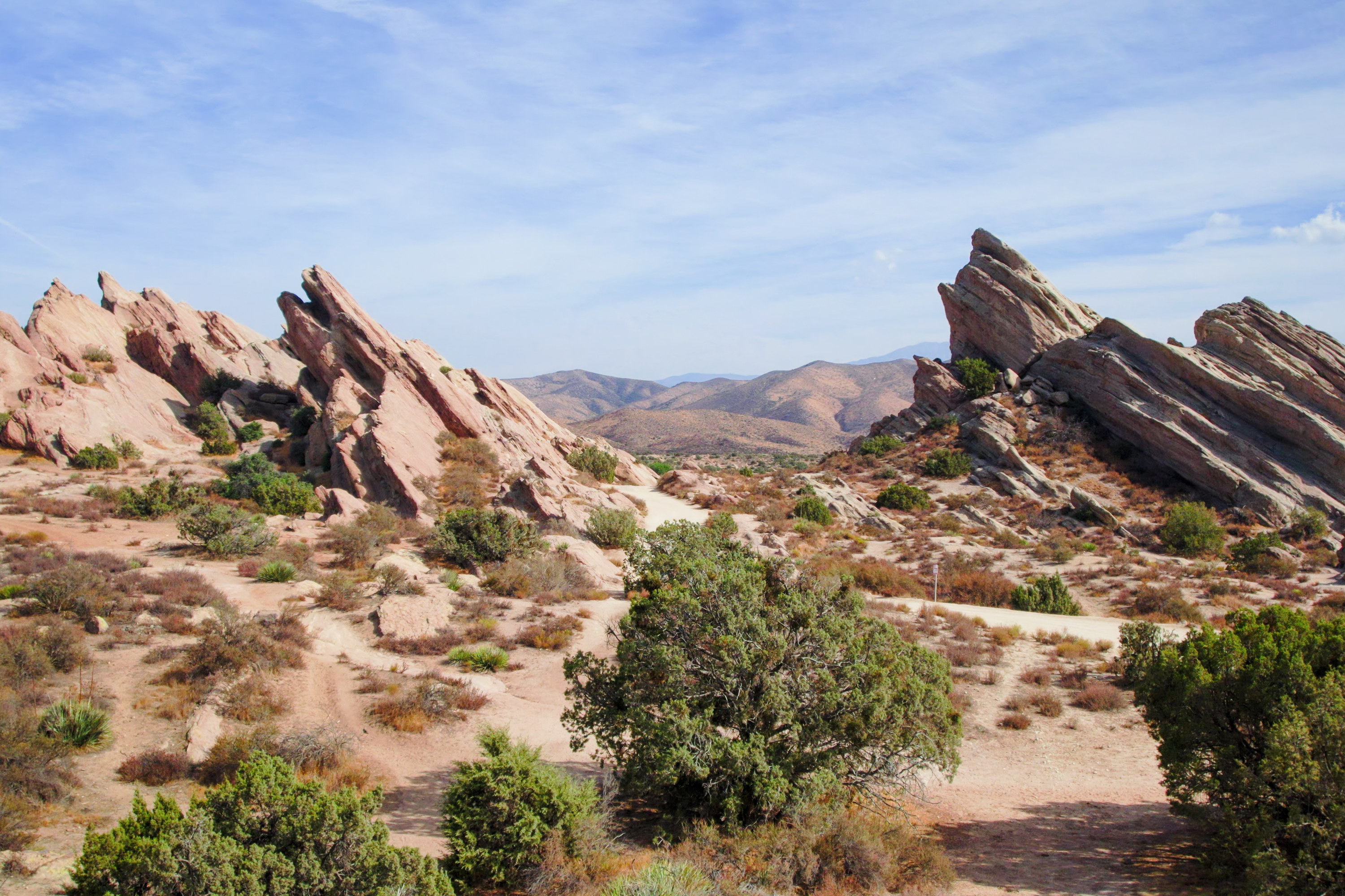 the vasquez rocks in agua dulce desert