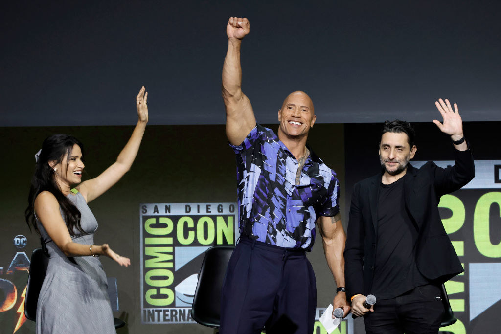 Dwayne and Jaume smiling and waving to the crowd from the stage in Comic-Con Hall H