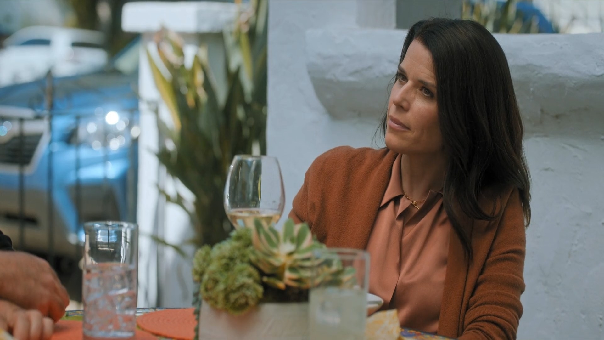 Neve Campbell talks to someone