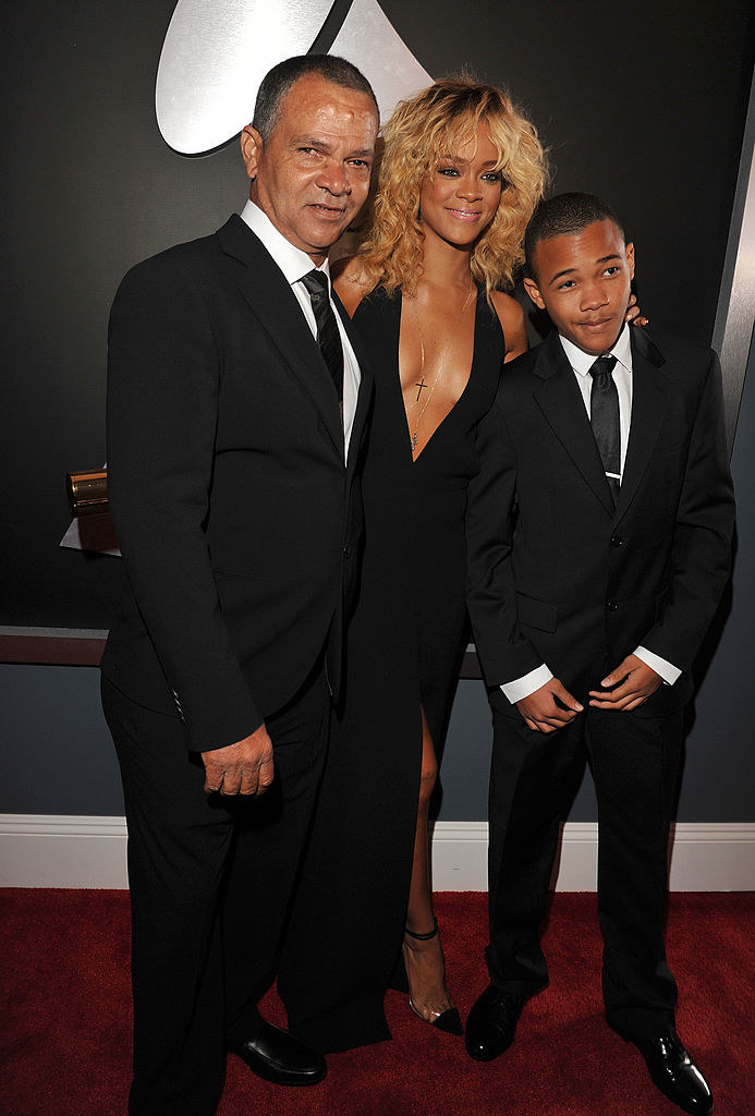 Rihanna with her dad and brother on the red carpet
