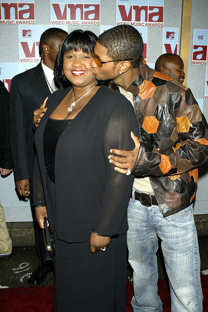 Usher kissing his mom