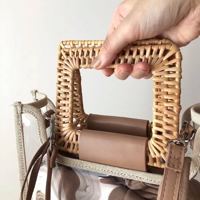 ZARAのオススメレディースファッションアイテム「ビニール シティバッグ」のコーディネート