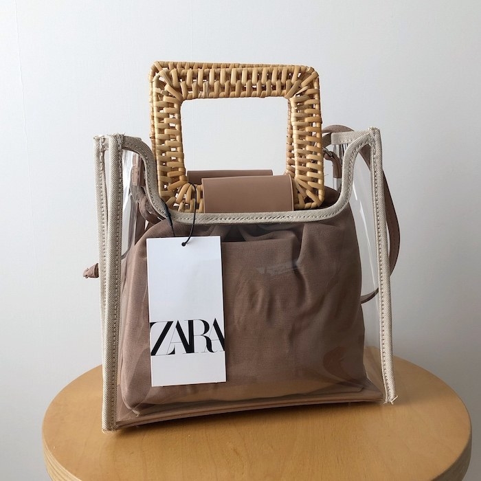 ZARAのオススメレディースファッションアイテム「ビニール シティバッグ」