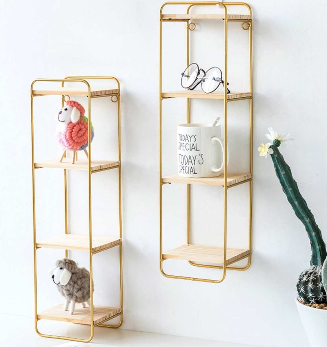 estante de pared multicapa de hierro forjado color dorado