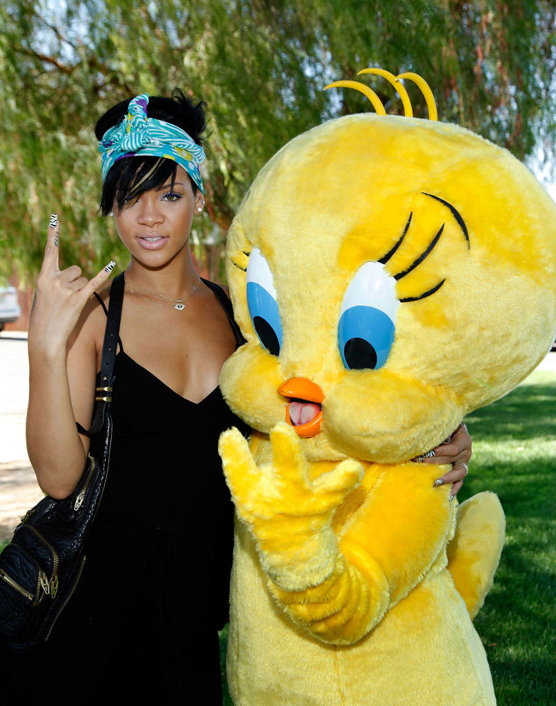 Rihanna giving the horns sign with a full-size Tweety