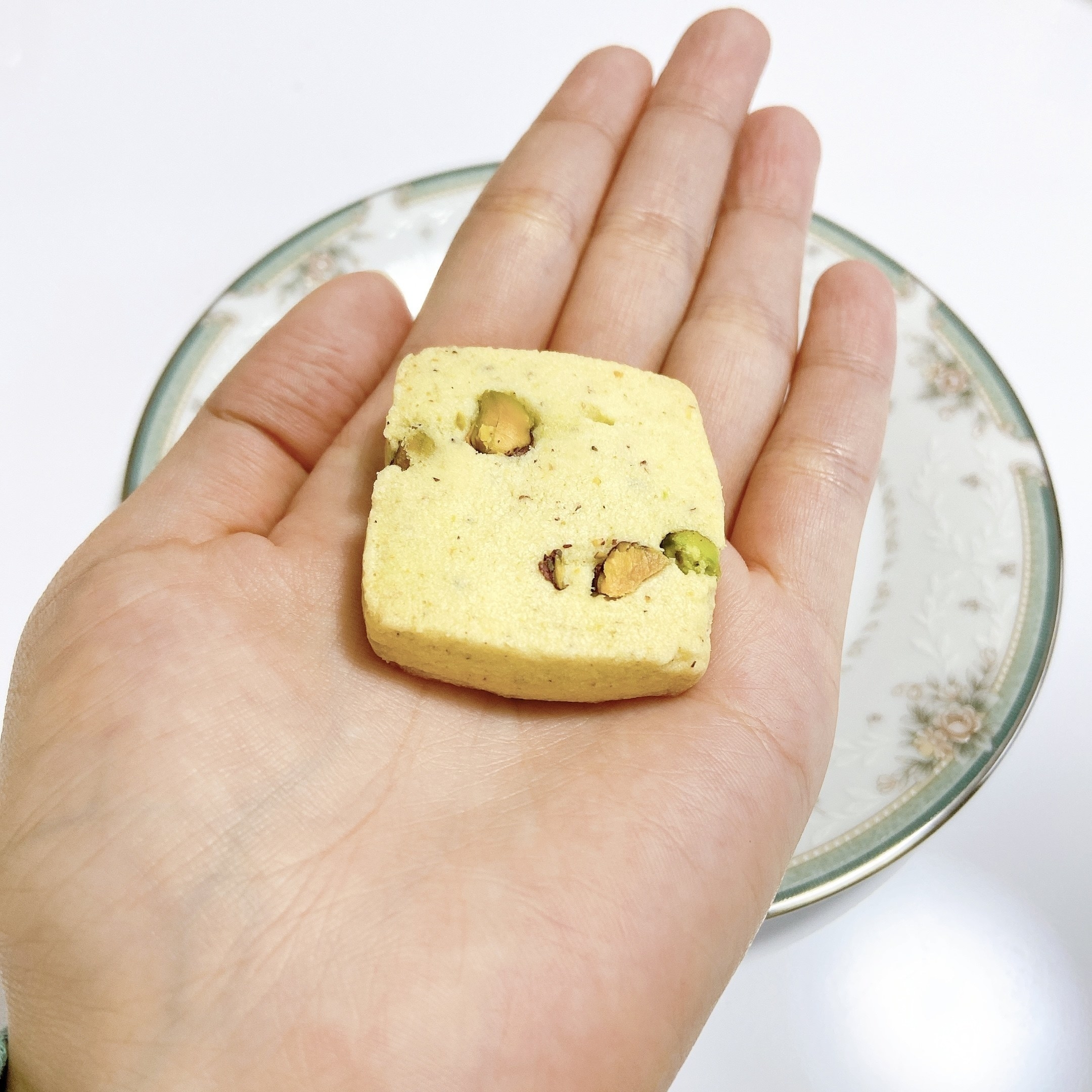 セブン-イレブンのオススメのお菓子「ごろごろナッツのピスタチオクッキー」