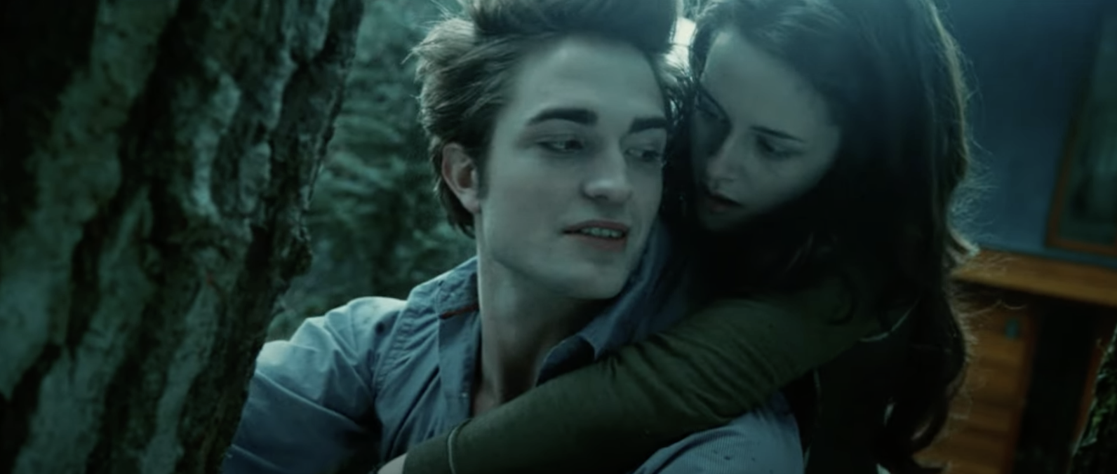 Bella and Edward on a tree