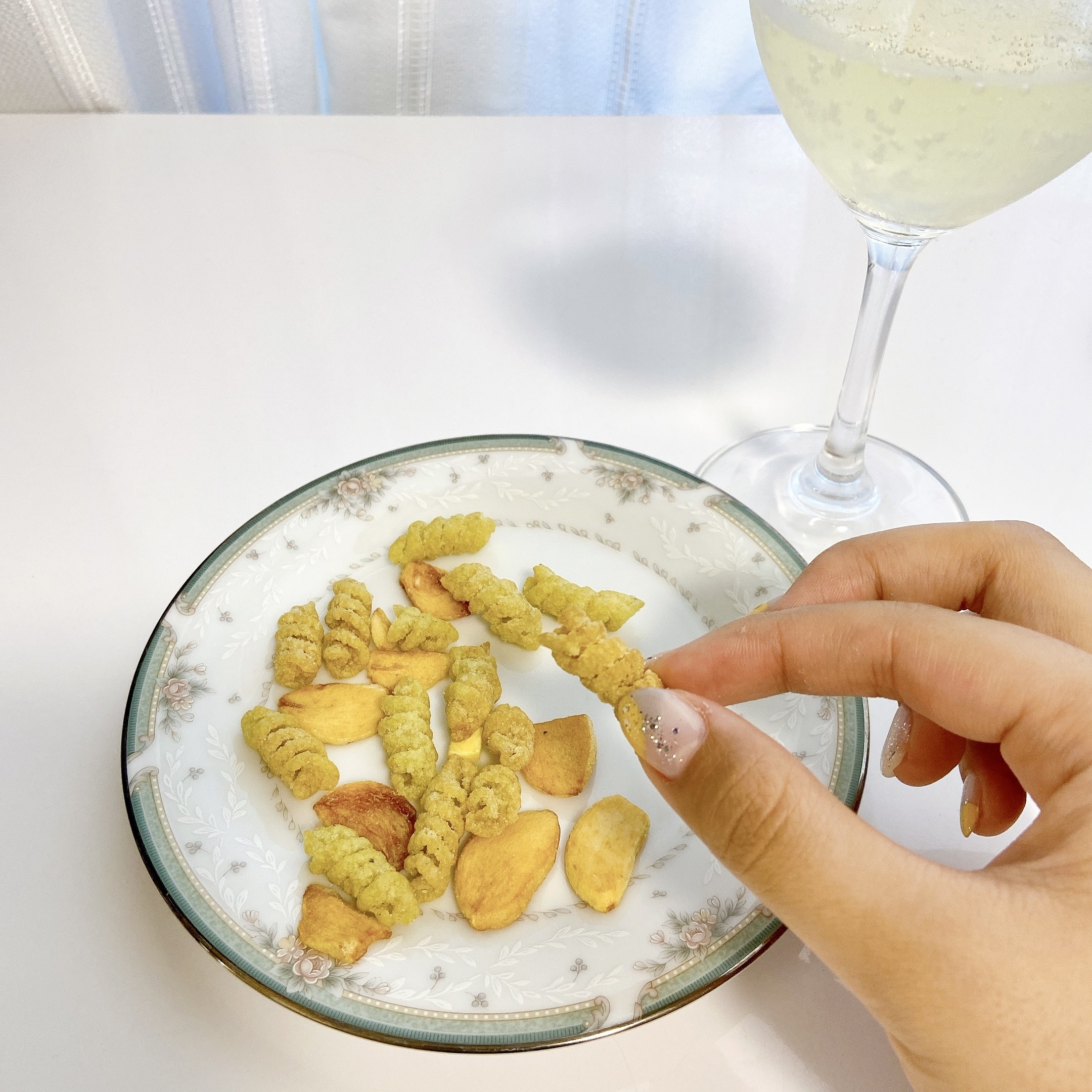 KALDI（カルディ）のおすすめおつまみ「ループスナック（ジェノベーゼパスタ味）」ワインに合う