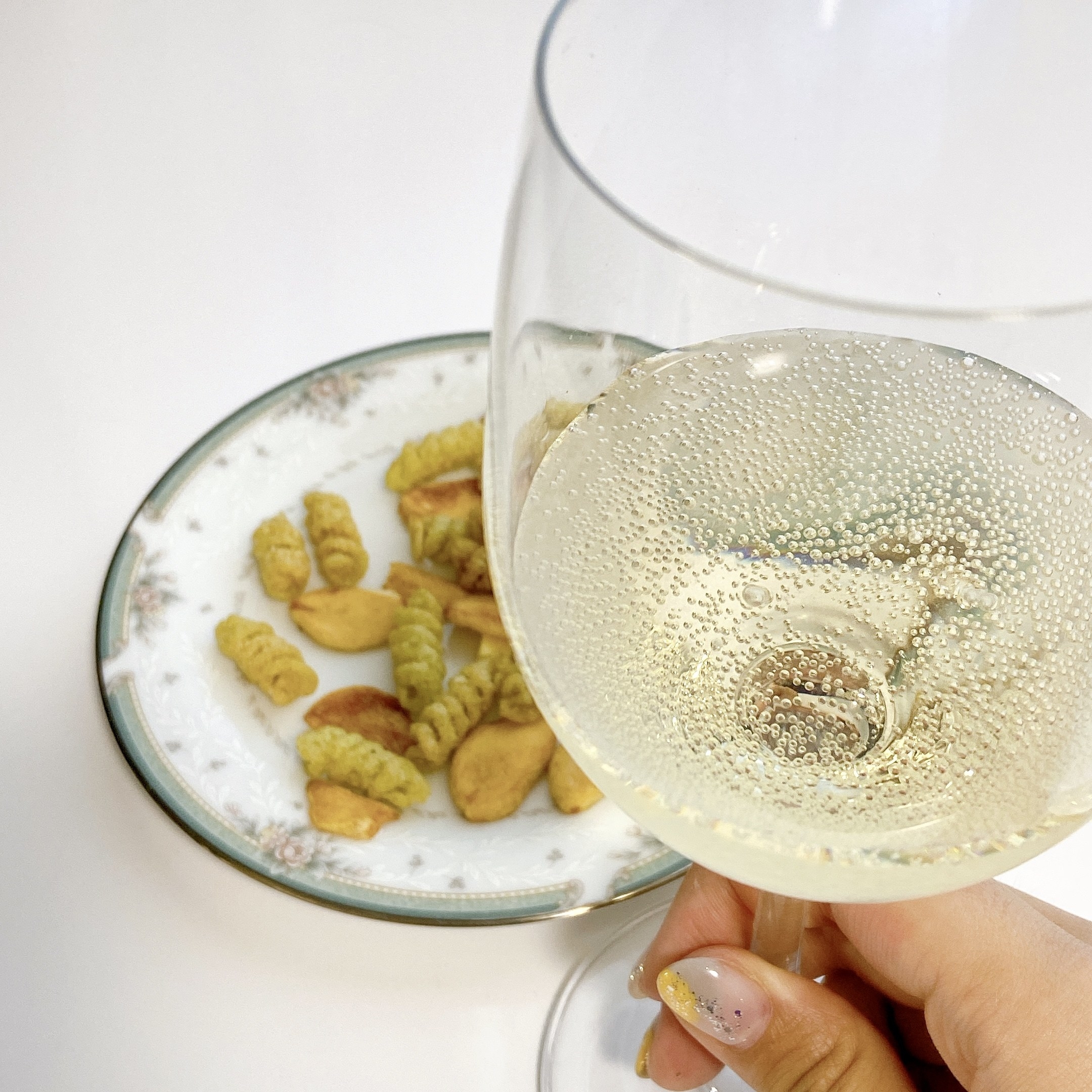 KALDI（カルディ）のおすすめおつまみ「ループスナック（ジェノベーゼパスタ味）」ワインに合う