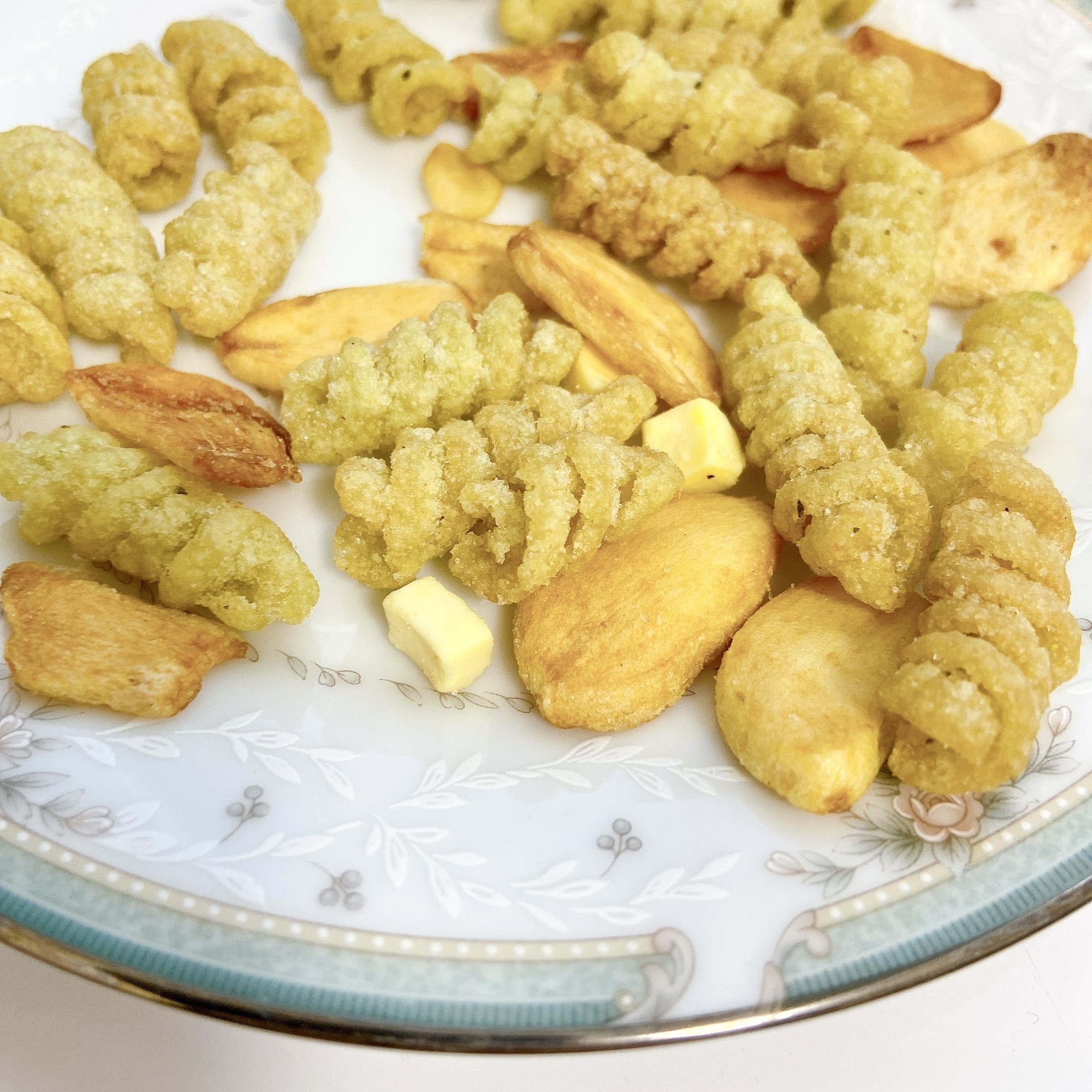 KALDI（カルディ）のおすすめおつまみ「ループスナック（ジェノベーゼパスタ味）」ワインに合う