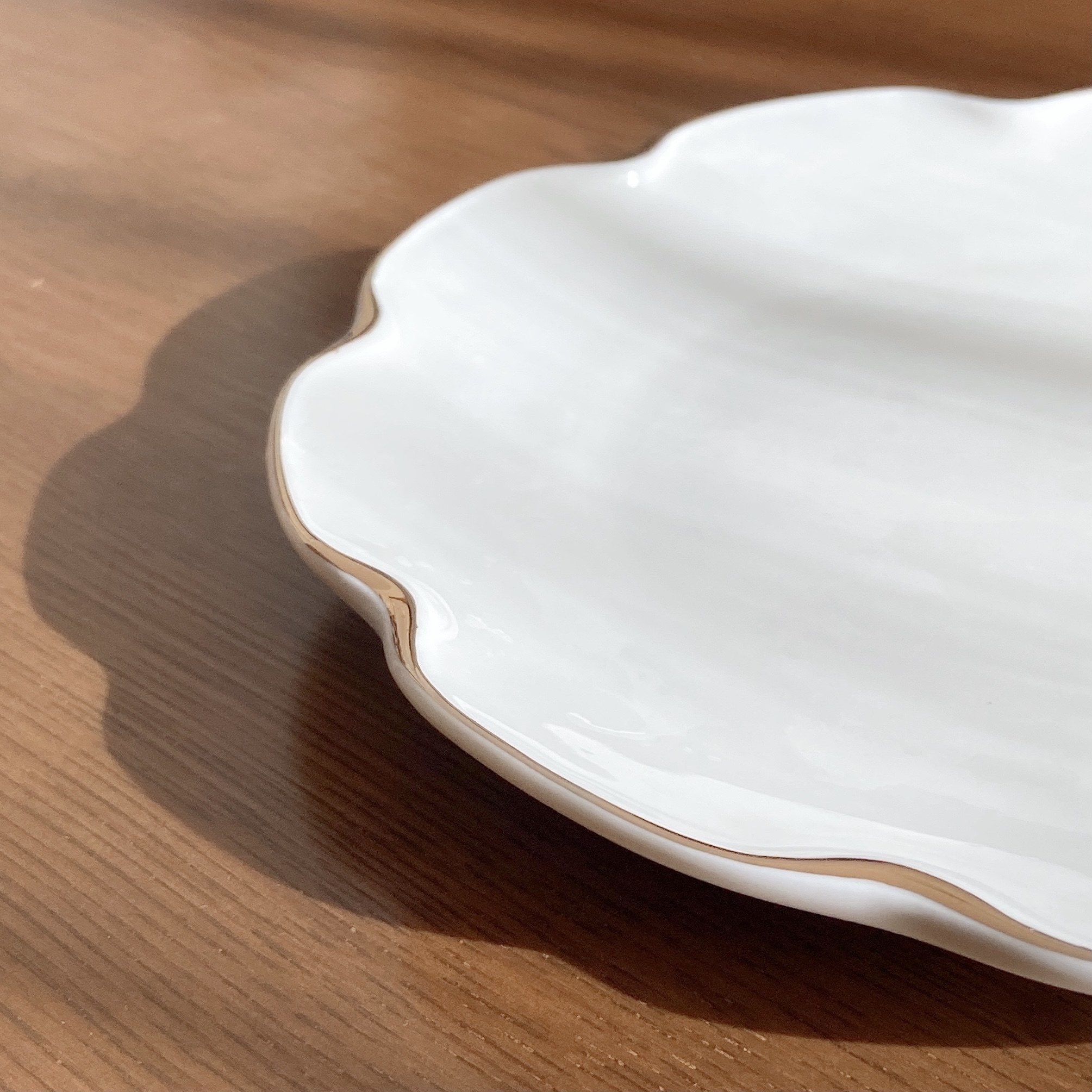 Francfranc(フランフラン)のオススメカフェグッズ「ヌーベ プレート S ゴールド」