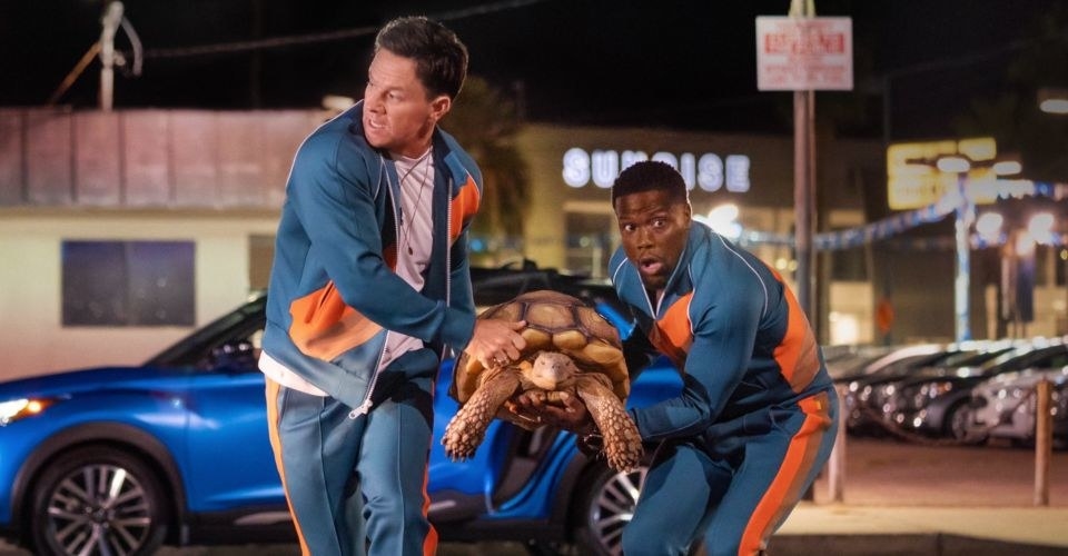 Mark Wahlberg Huck as and Kevin Hart as Sonny carrying a huge tortoise in &quot;Me Time&quot;