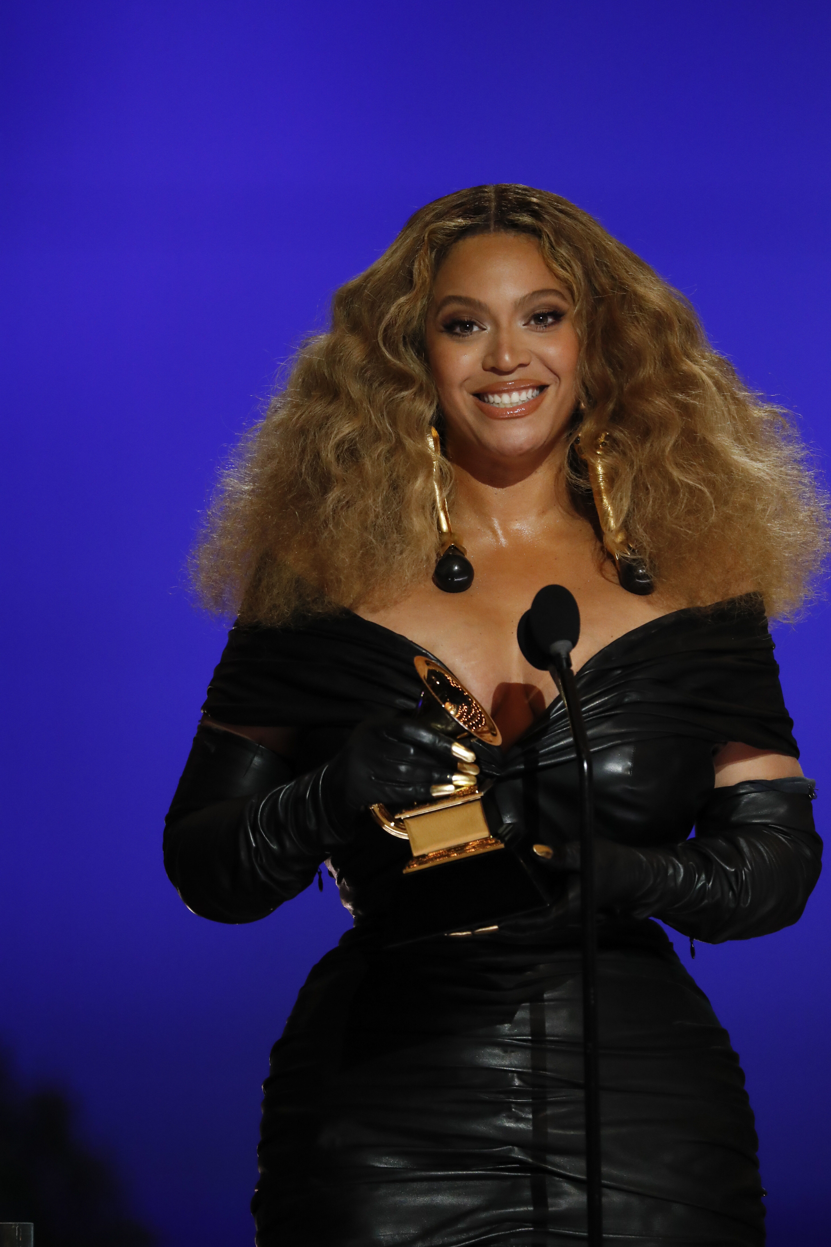 Beyonce accepting a Grammy