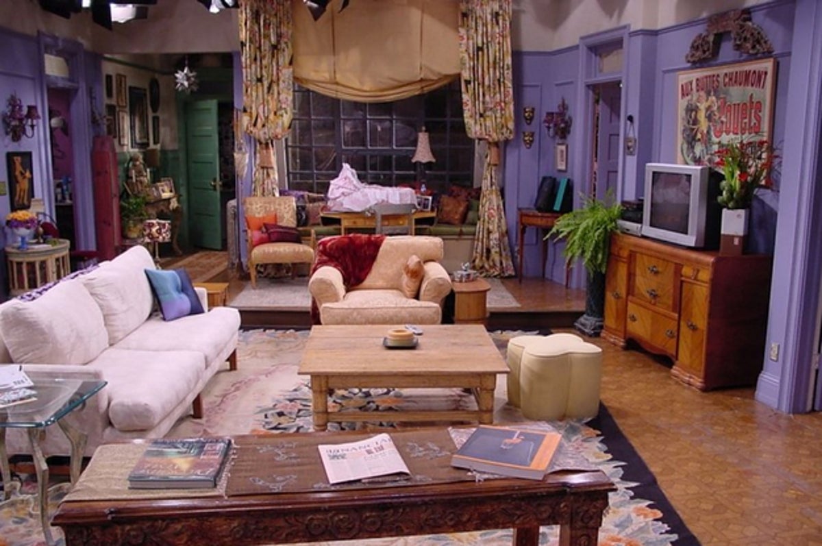 Spend a Night at the FRIENDS Apartment for Just $20 - Nerdist