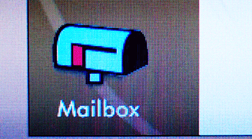 Tom Hanks getting an email in &quot;you&#x27;ve got mail&quot;