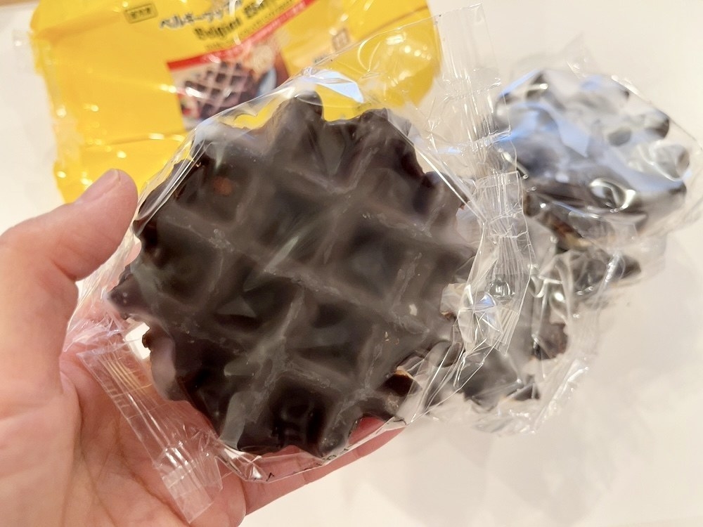 業務スーパーの人気の冷凍ワッフル「ベルギーワッフル ダークチョコレート」がおいしくておすすめ！