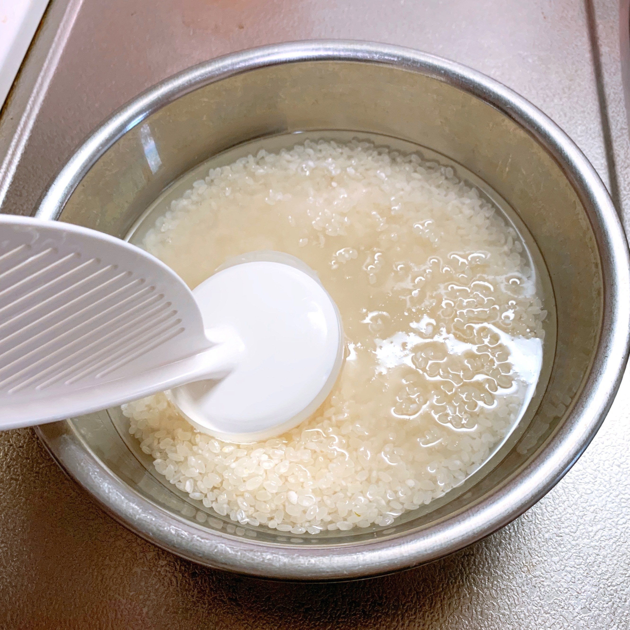DAISO（ダイソー）のおすすめアイデア調理グッズ「なるほど米とぎ」便利で大人気