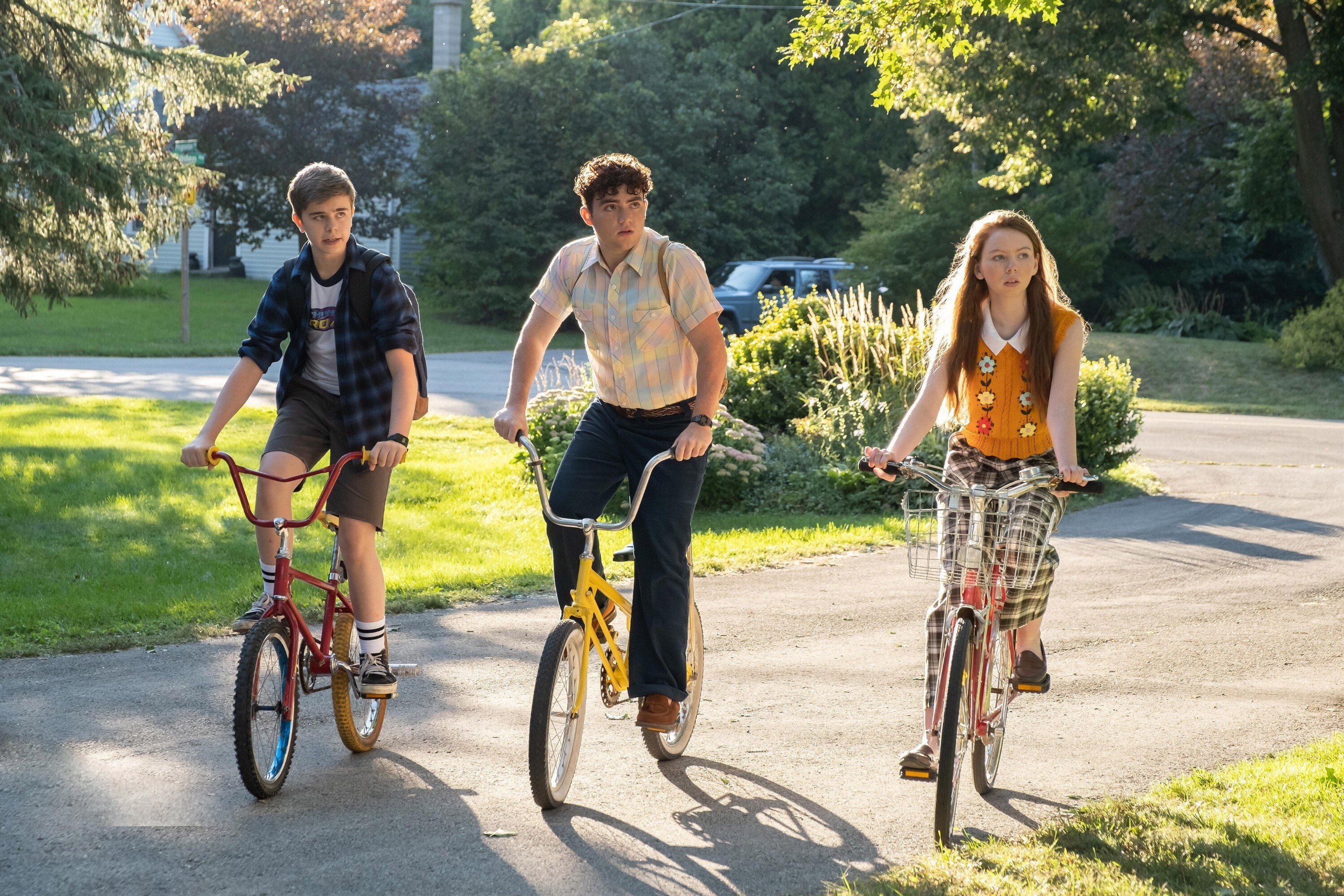 Stranger things riding store bikes