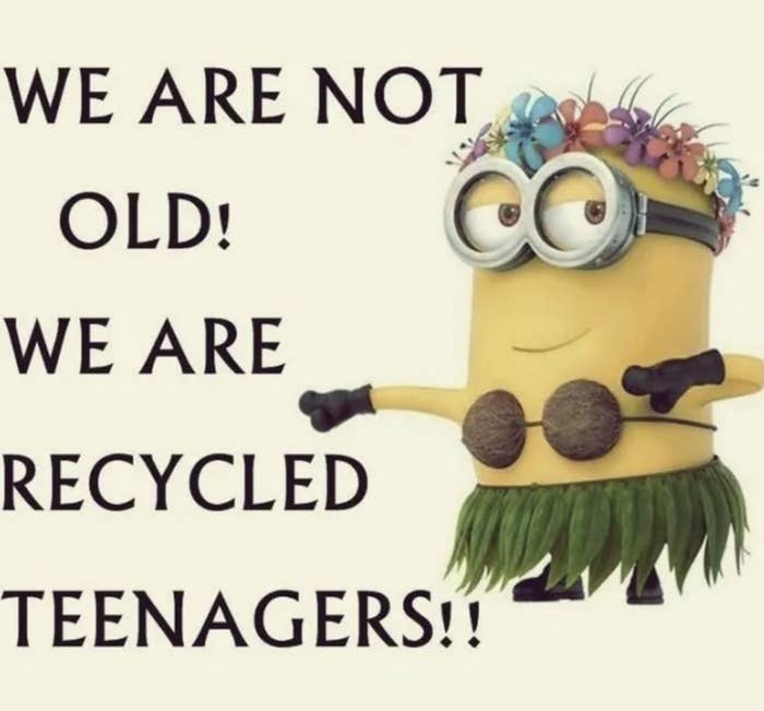 一个奴才草裙文本表示“我们是没有老!我们是回收青少年!“