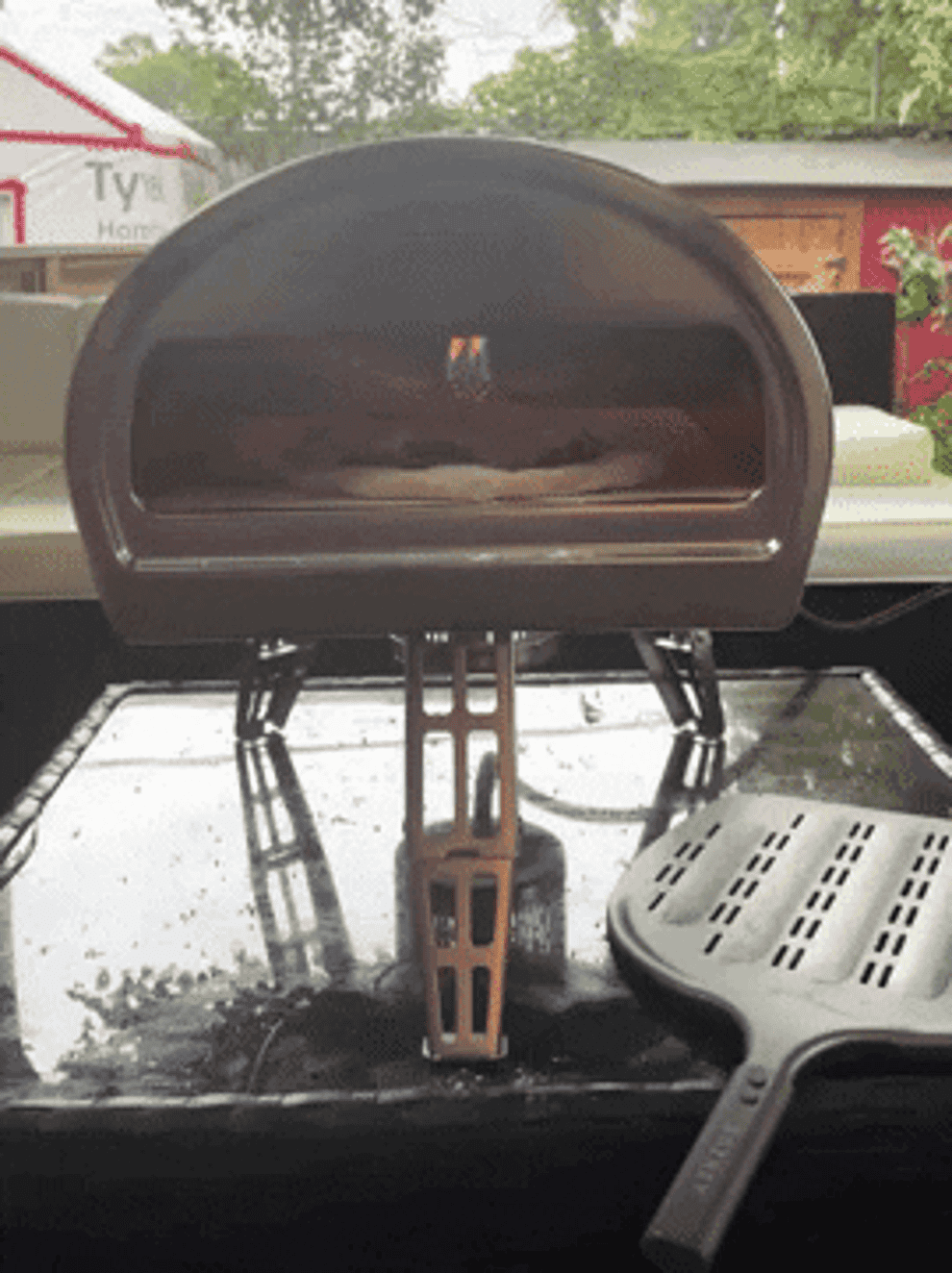 A GIF of a pizza in the oven
