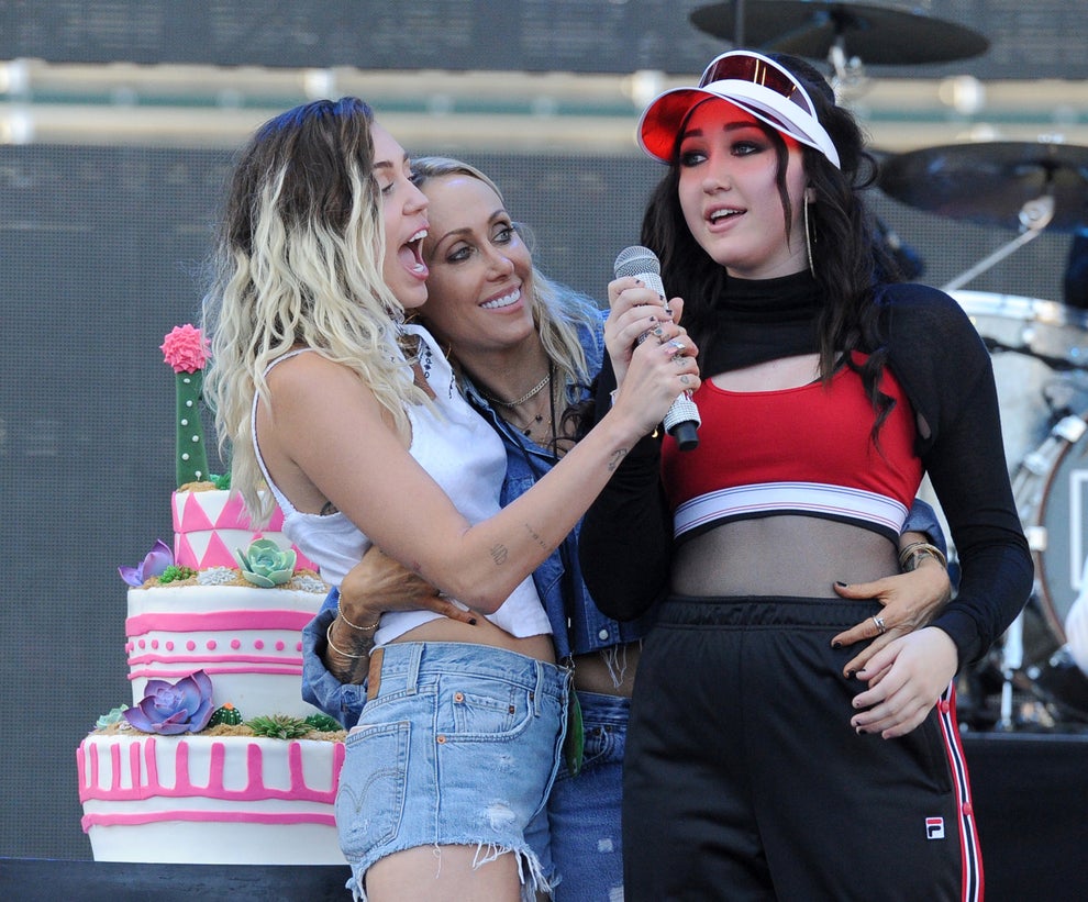 Noah Cyrus Details Xanax Addiction And Passing Out During An Interview