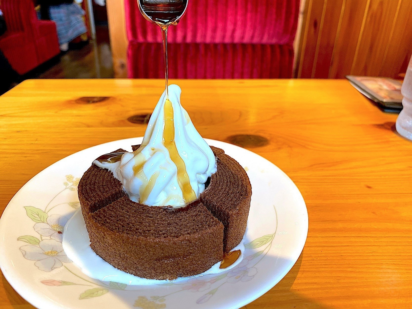 コメダ珈琲店のオススメスイーツ「クロネージュ」新しいデザート シロノワール並みに美味しい