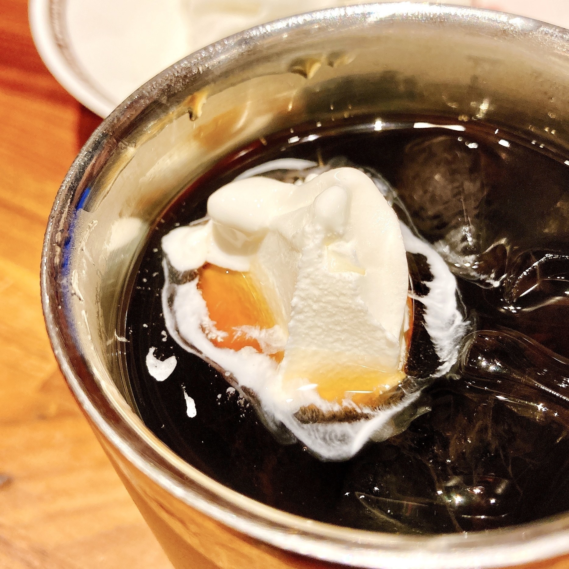 コメダ珈琲店のオススメスイーツ「ソフトクリーム」衝撃的なデカさで美味しい 夏スイーツ