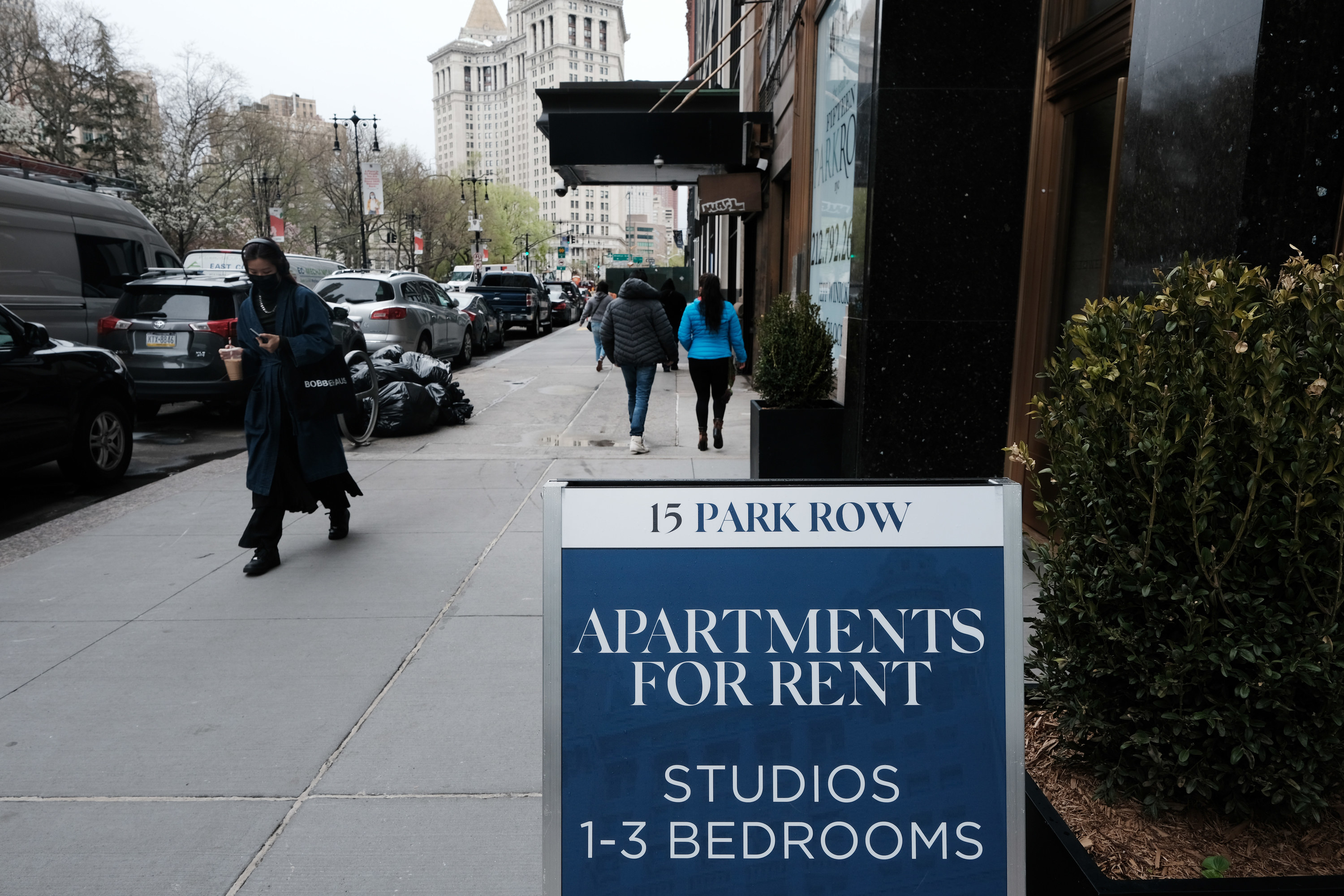 apartments for rent sign in Manhattan