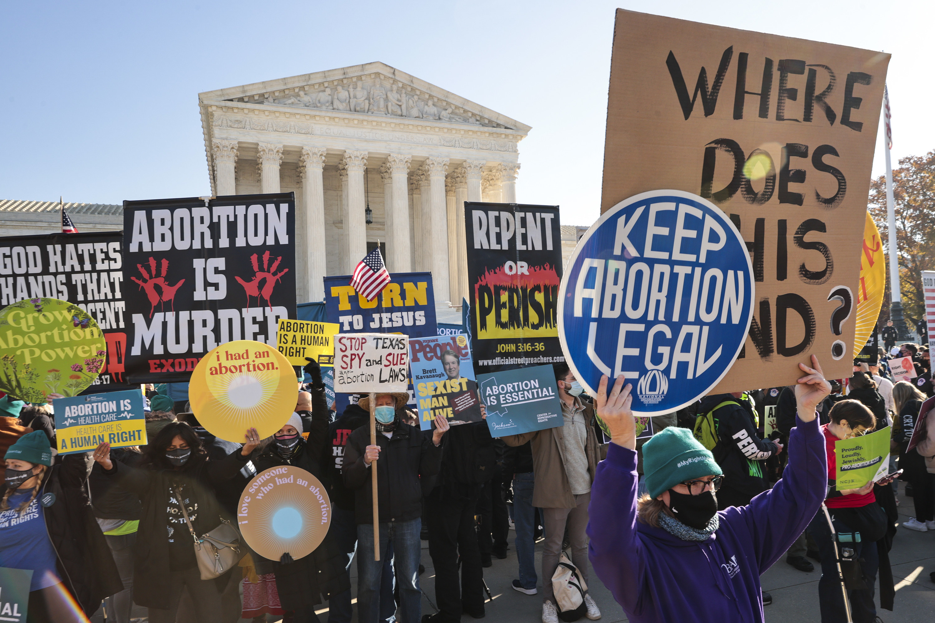 People protesting the overturning of Roe v. Wade outside of the Supreme Court