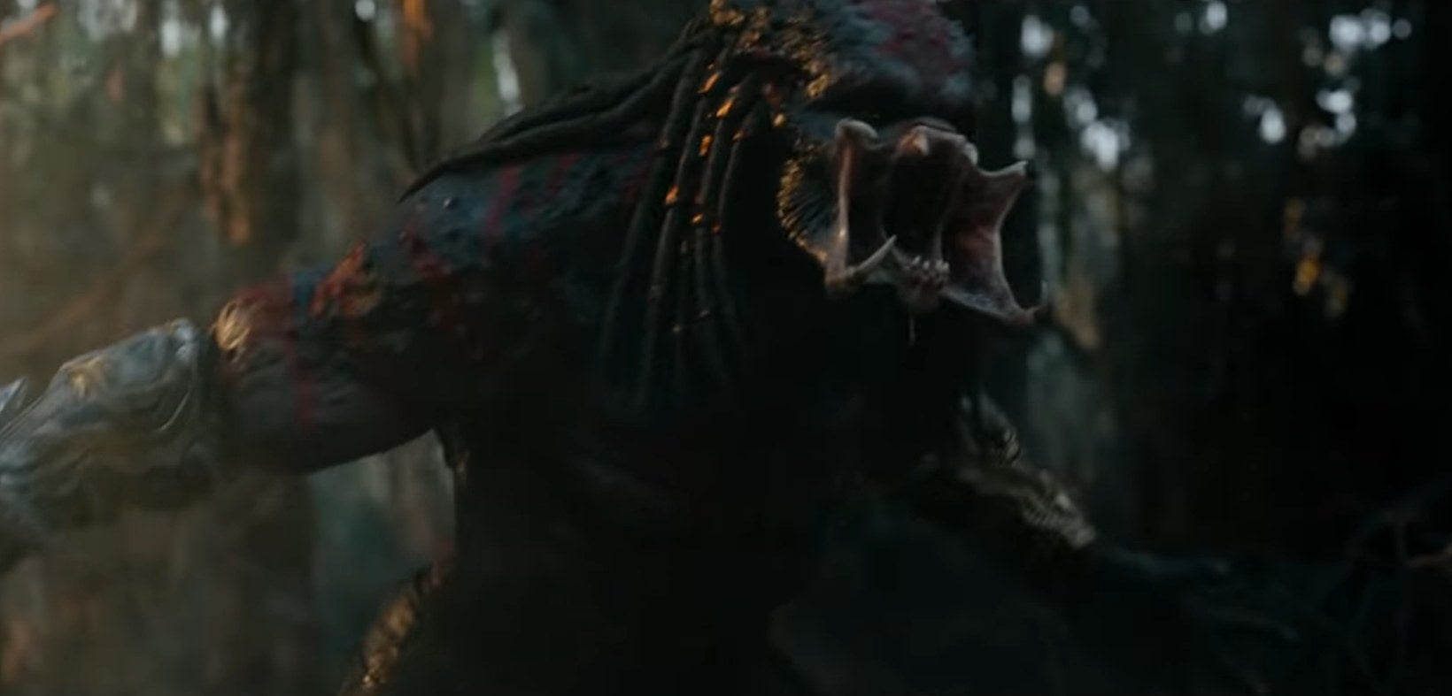The Predator howling without his mask in &quot;The Predator&quot;