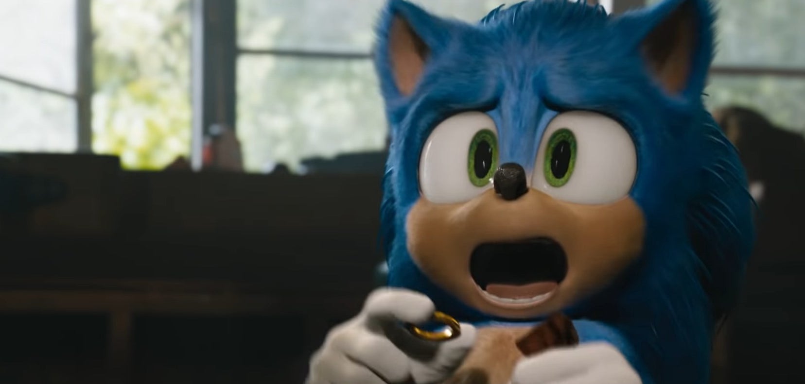 Sonic screaming in fright while holding a ring in &quot;Sonic the Hedgehog&quot;