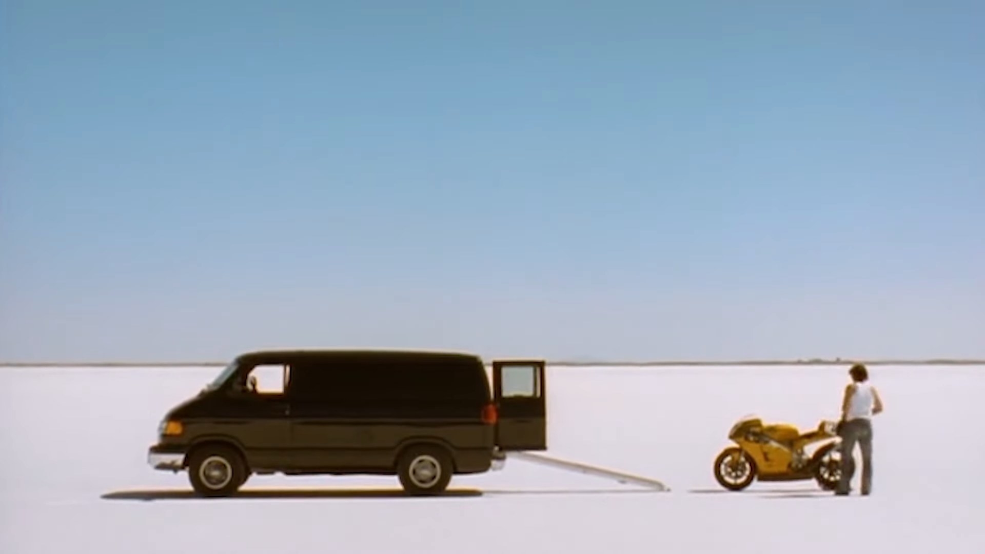 Bud standing by his motorcycle with an open van next to him in &quot;The Brown Bunny&quot;