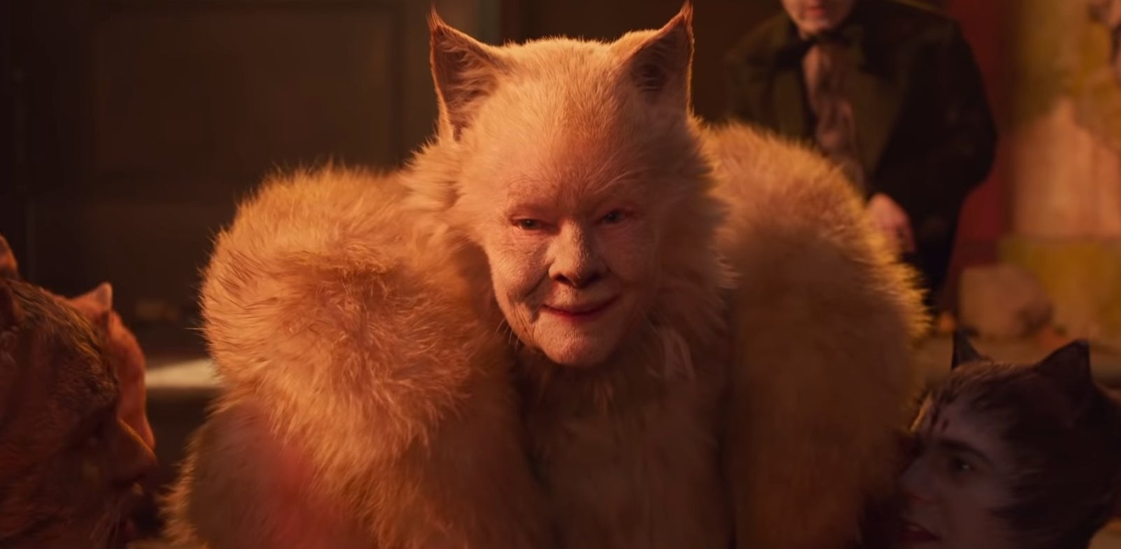 Old Deuteronomy with multiple other cats in &quot;Cats&quot; (2019)