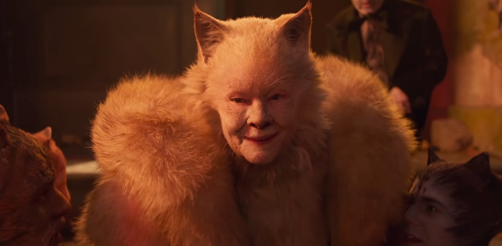 Old Deuteronomy with multiple other cats in &quot;Cats&quot; (2019)