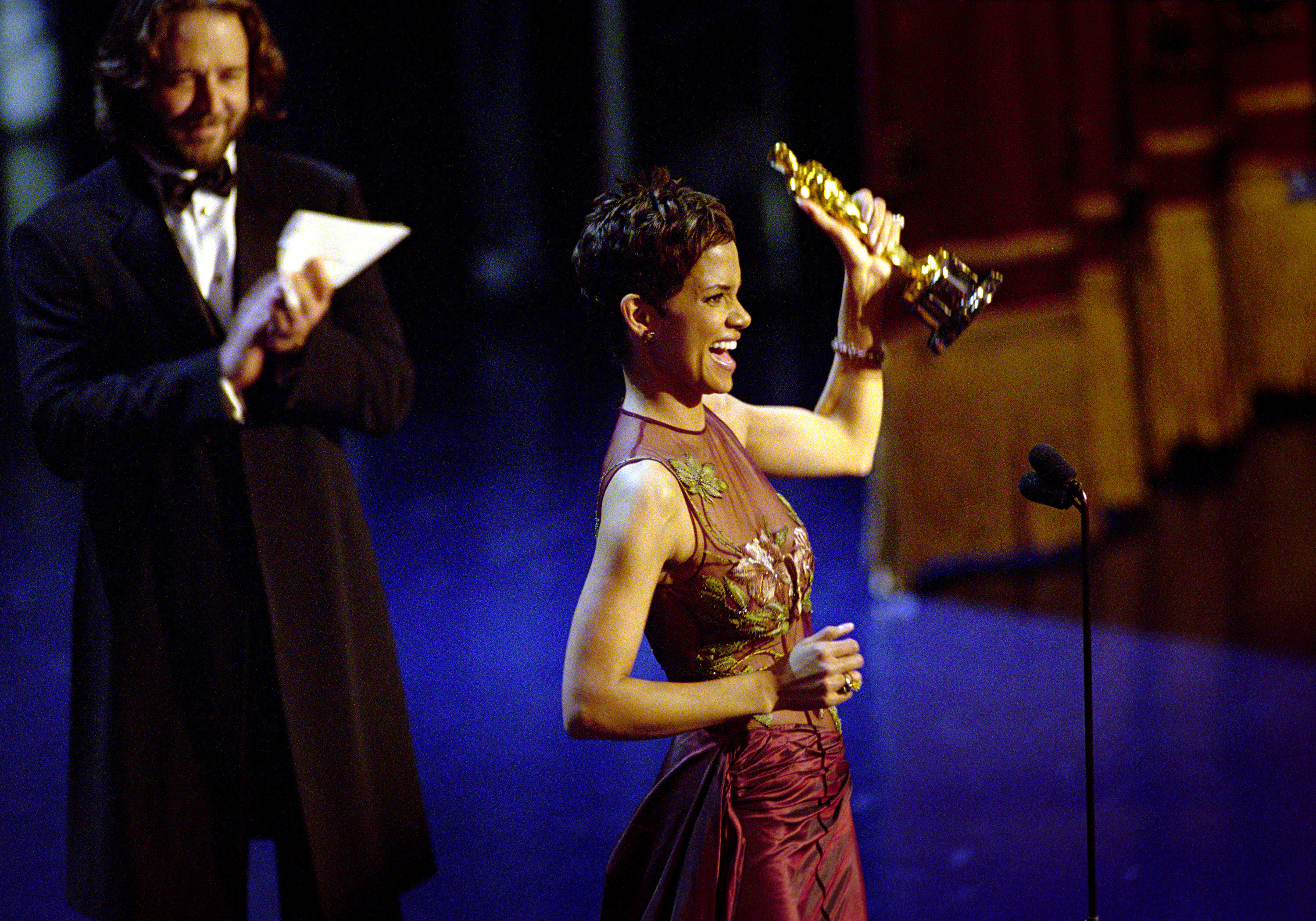 Halle Berry holds up her Oscar