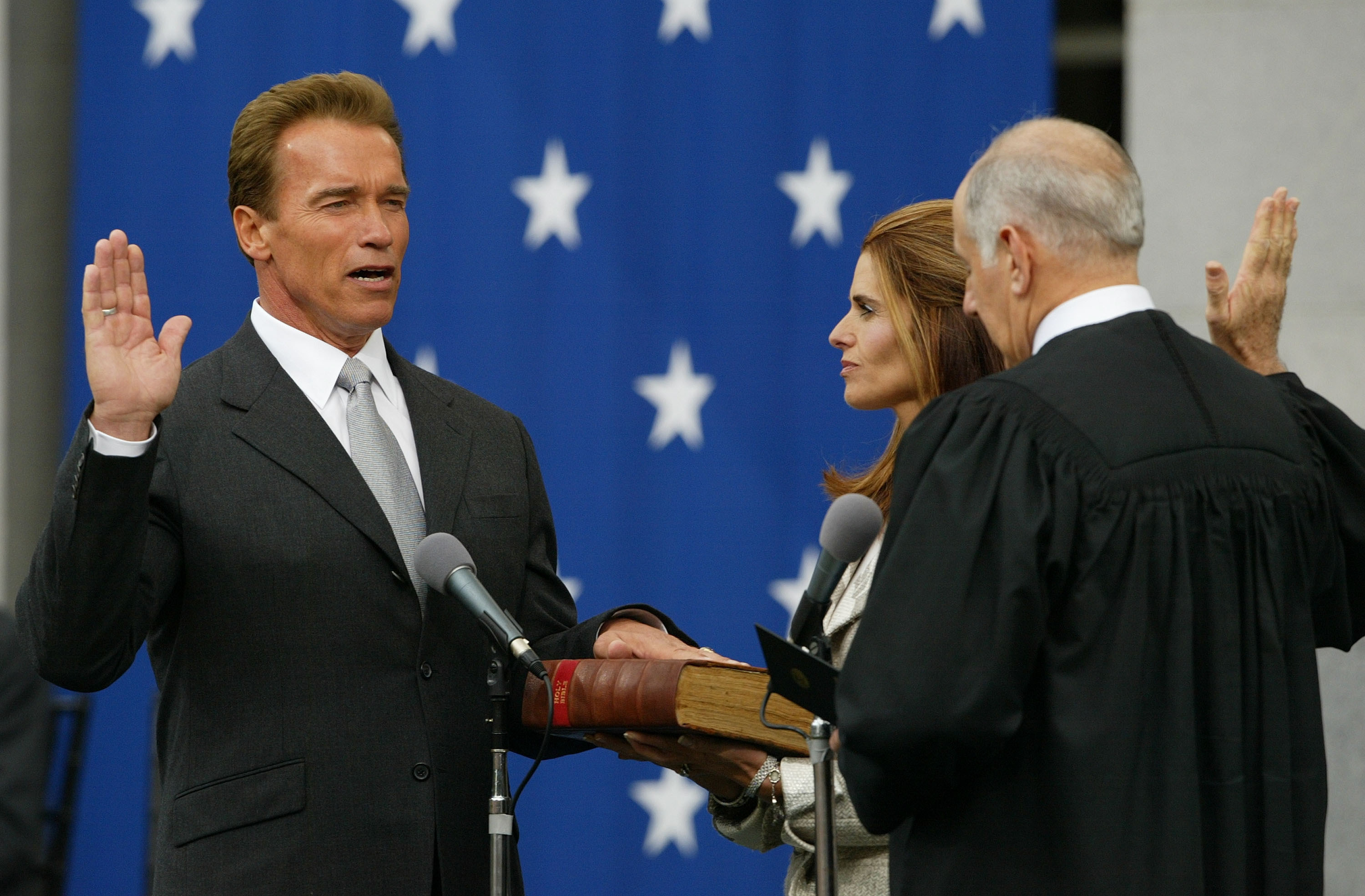 Arnold Schwarzenegger is sworn in as the 38th governor of California
