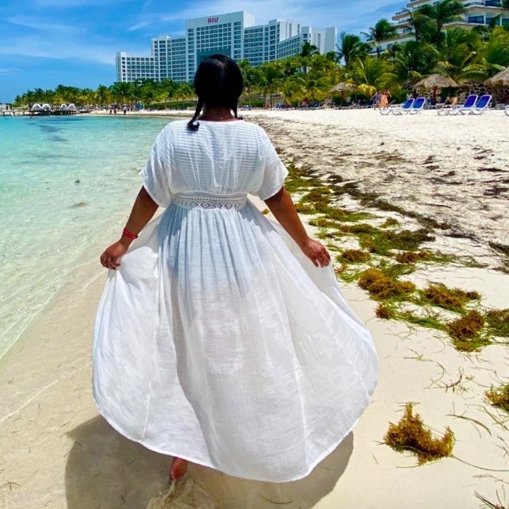 31 Comfy And Stylish Things You Can Wear To The Beach