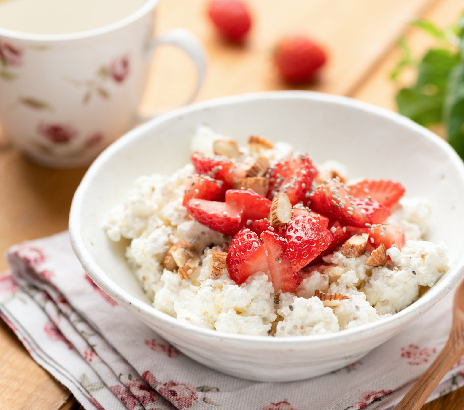 A bowl of cottage cheese with berries.