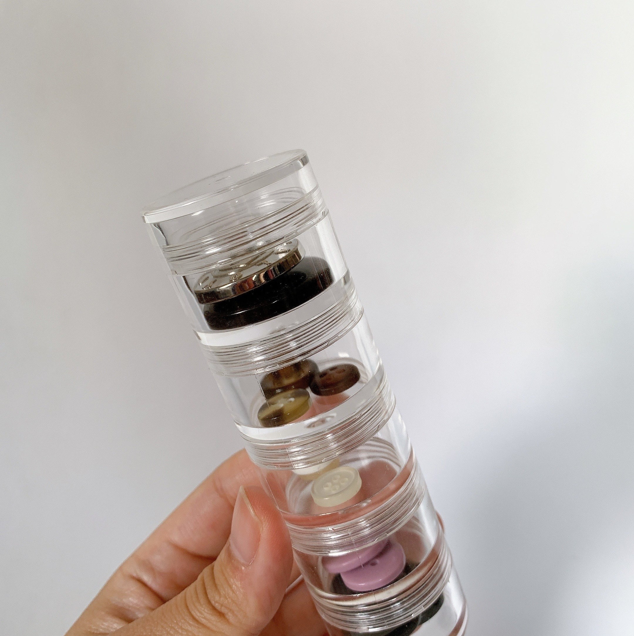 無印良品の人気収納グッズ「アクリル小分けケース 5段」