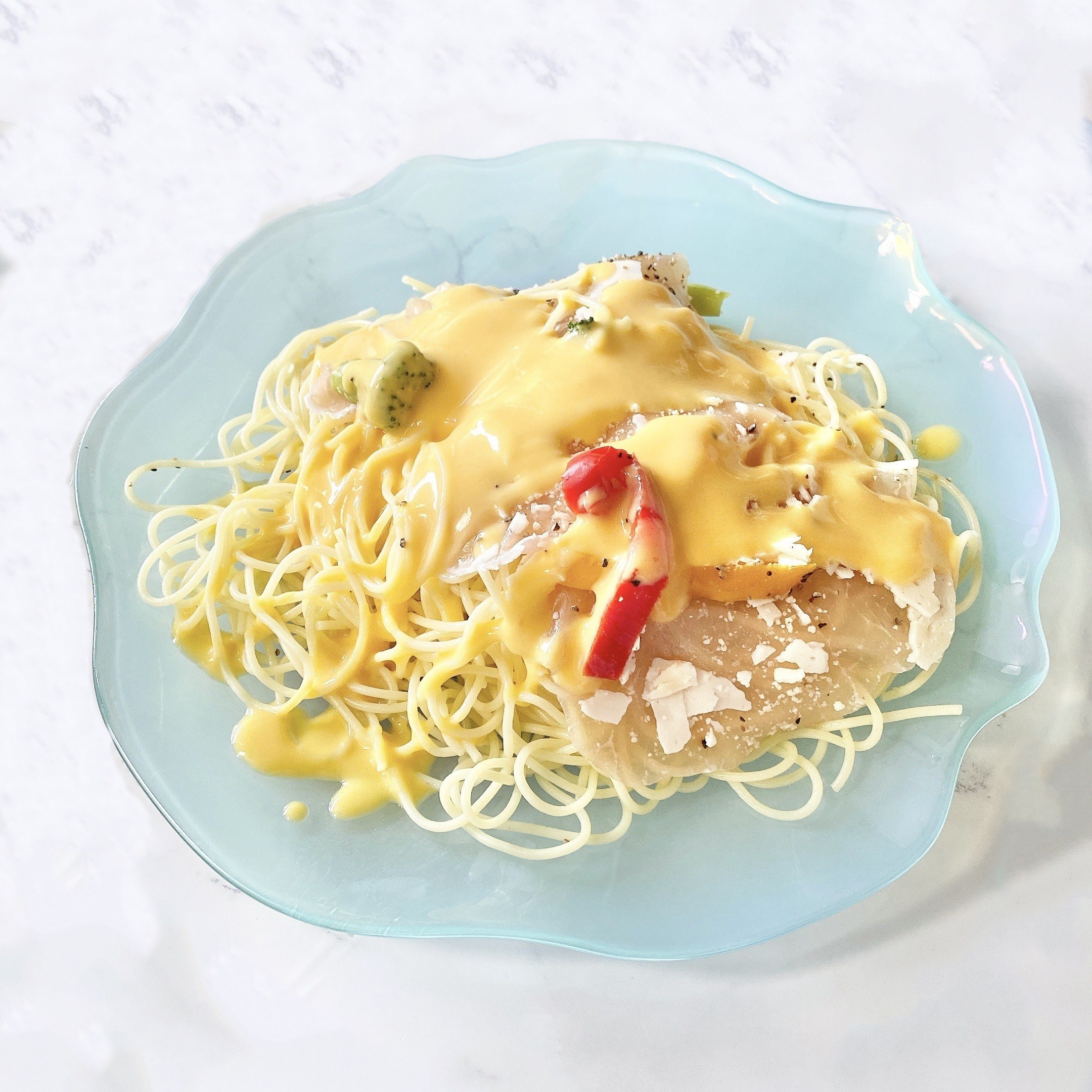 Francfranc(フランフラン)で見つけた「グラデーションオパール ガラスプレート」は幻想的でかわいいおすすめキッチングッズです!