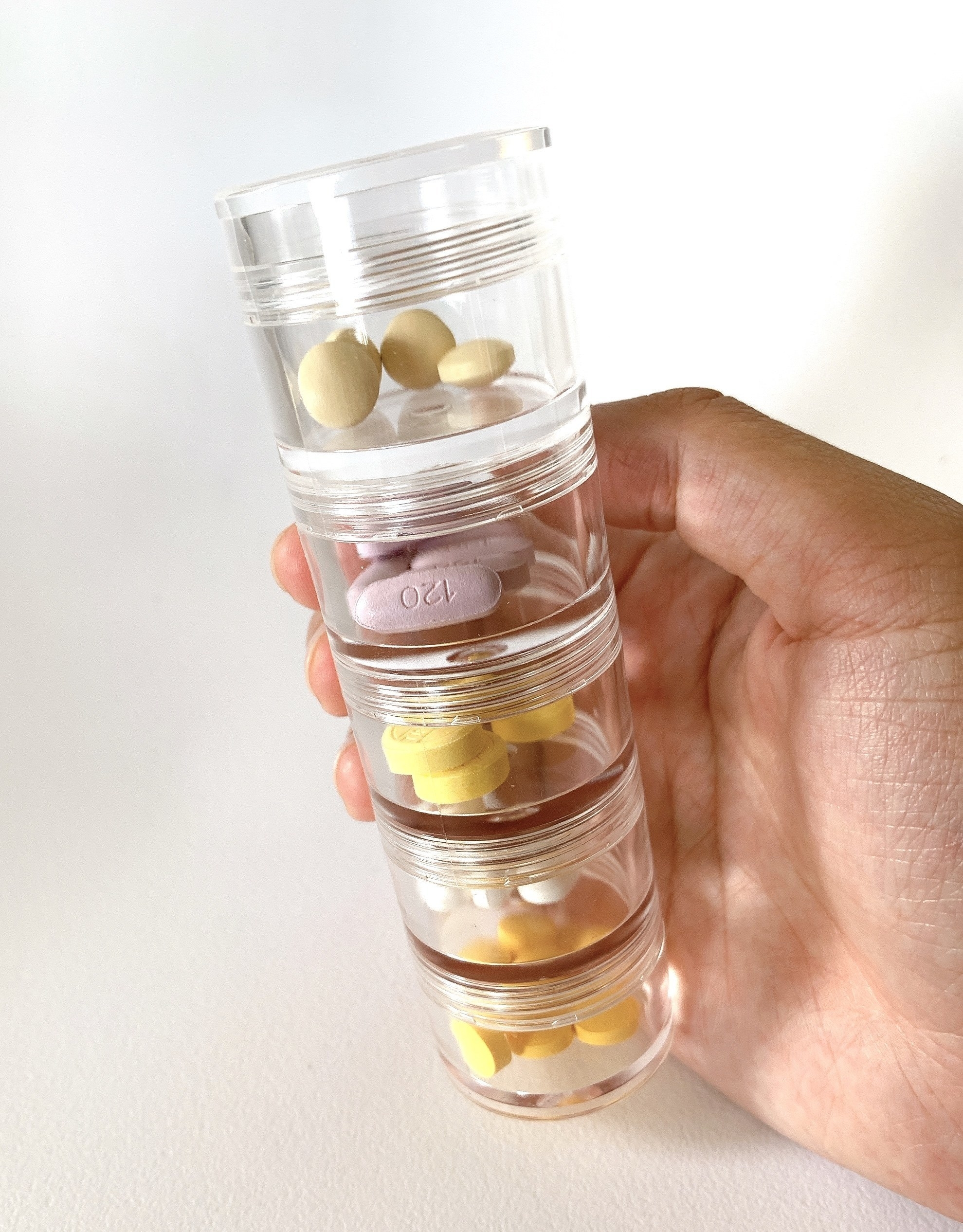 無印良品の人気収納グッズ「アクリル小分けケース 5段」