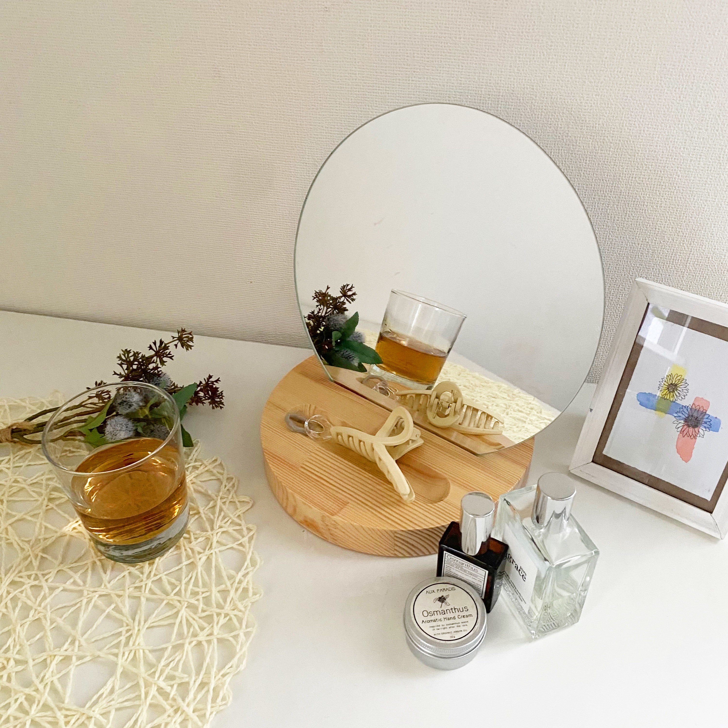 IKEA(イケア)の「ROVERUD(ルーヴェルード)」は、シンプルでおしゃれなテーブルミラーでおすすめです!