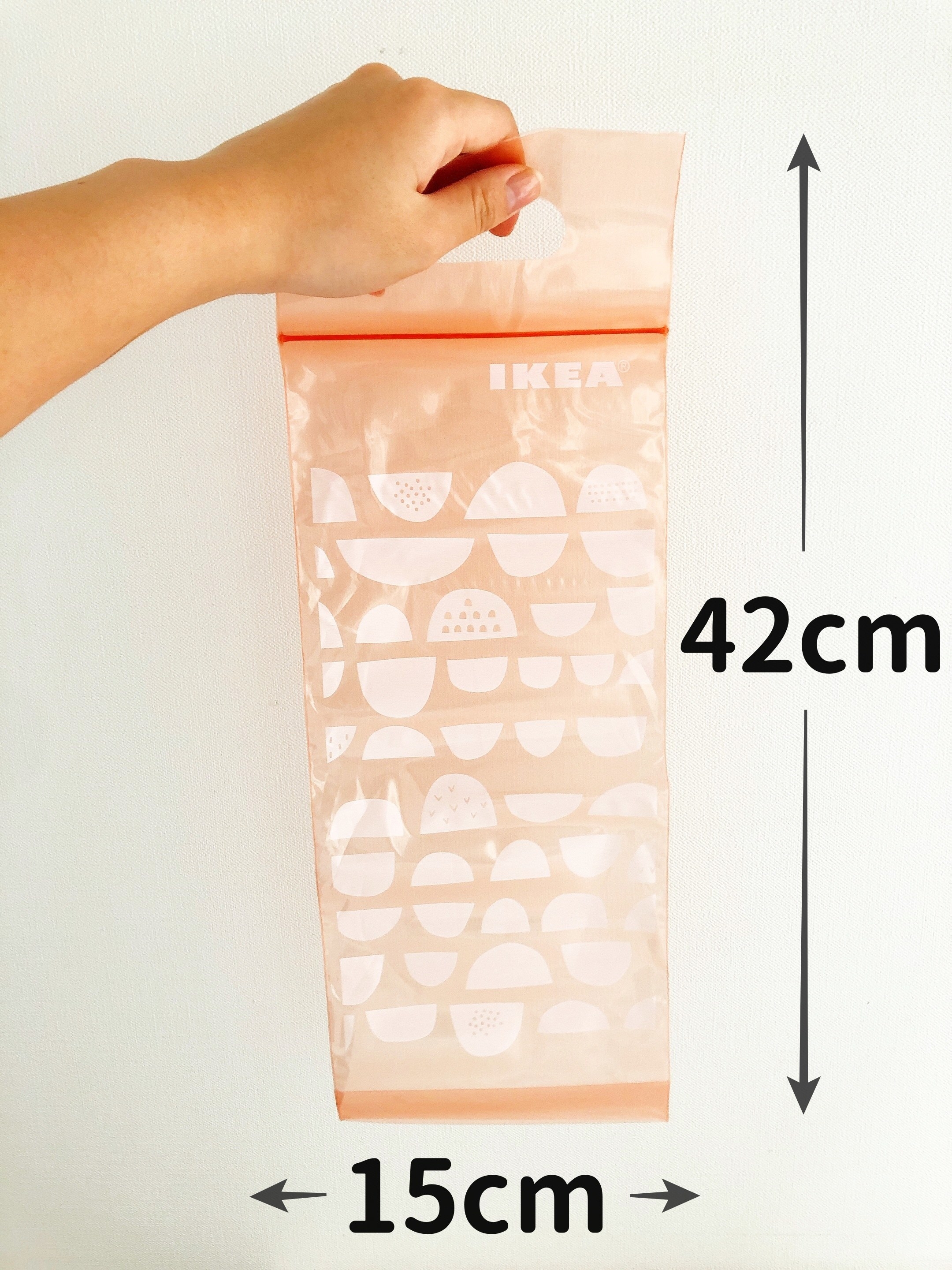 IKEA(イケア)の「BEKOSTA べコスタ フリーザーバッグ」は、縦に長い袋で、野菜やパスタを保存できるキッチン便利アイテムです!