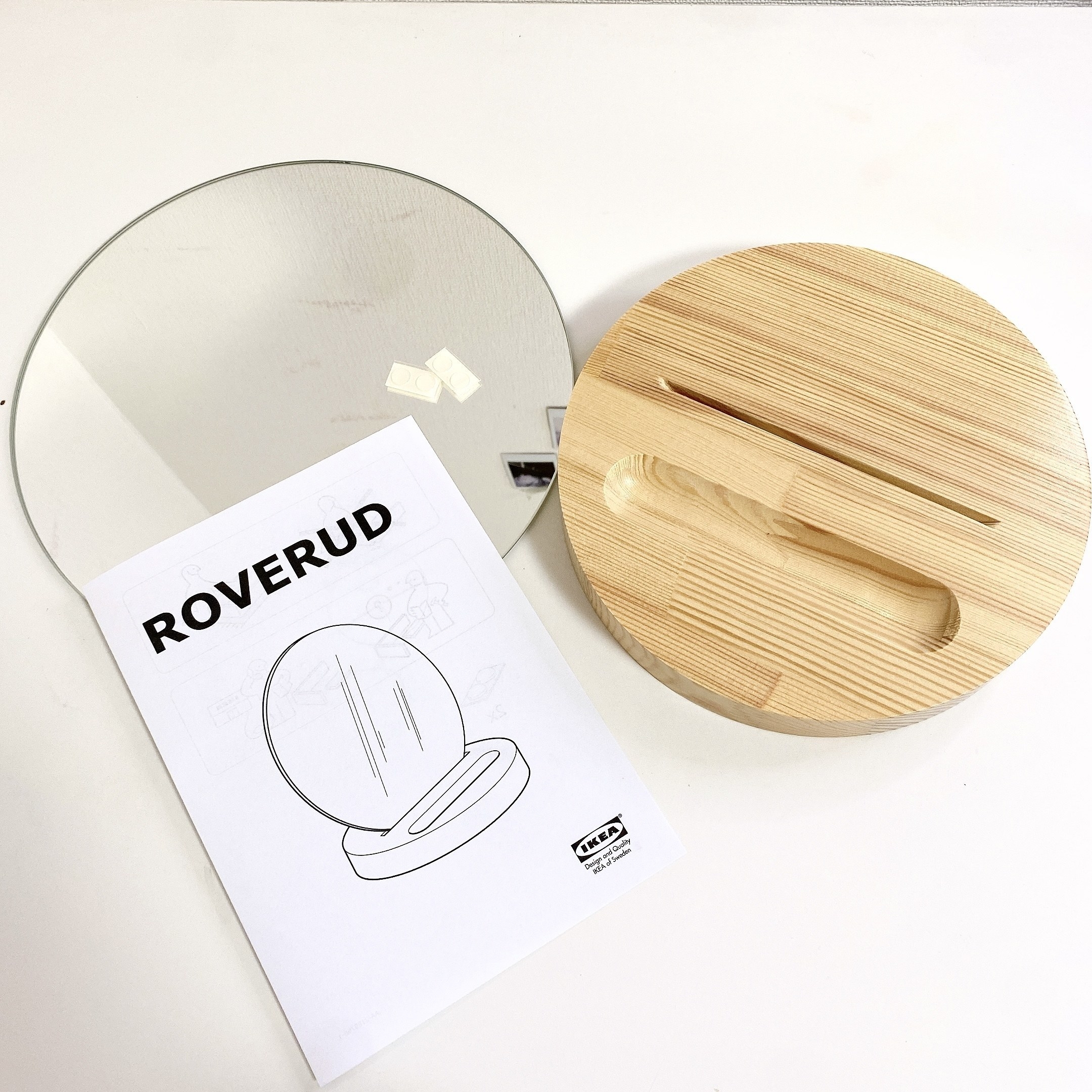 IKEA(イケア)の「ROVERUD(ルーヴェルード)」は、シンプルでおしゃれなテーブルミラーでおすすめです!