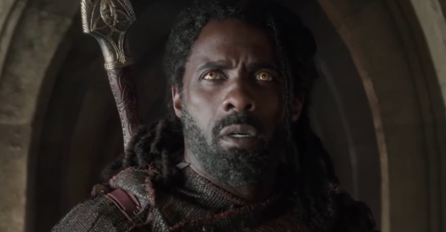 Heimdall standing in a hallway in &quot;Thor: Ragnarok&quot;