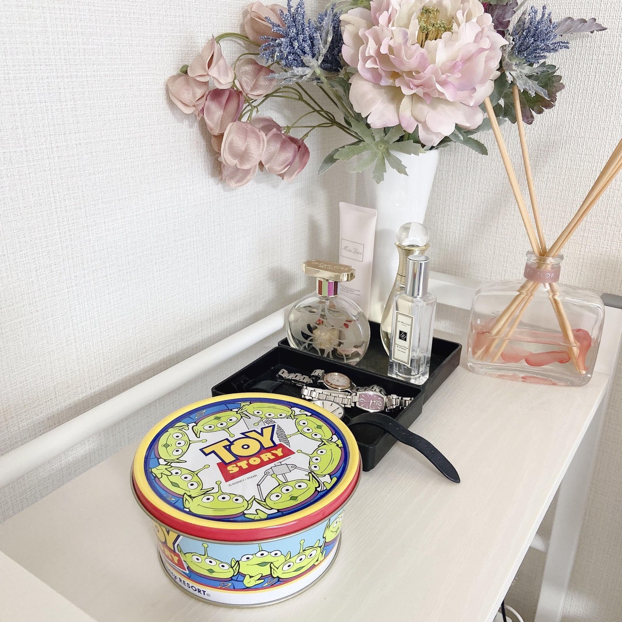 東京ディズニーランド（Tokyo Disneyland）のおすすめお土産「チョコインクッキー缶」リトルグリーンメンがかわいい