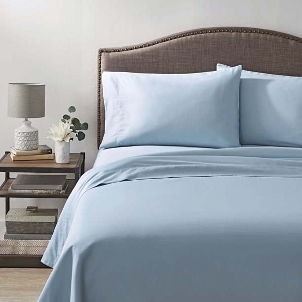 The sheet set in the color Blue Chalk