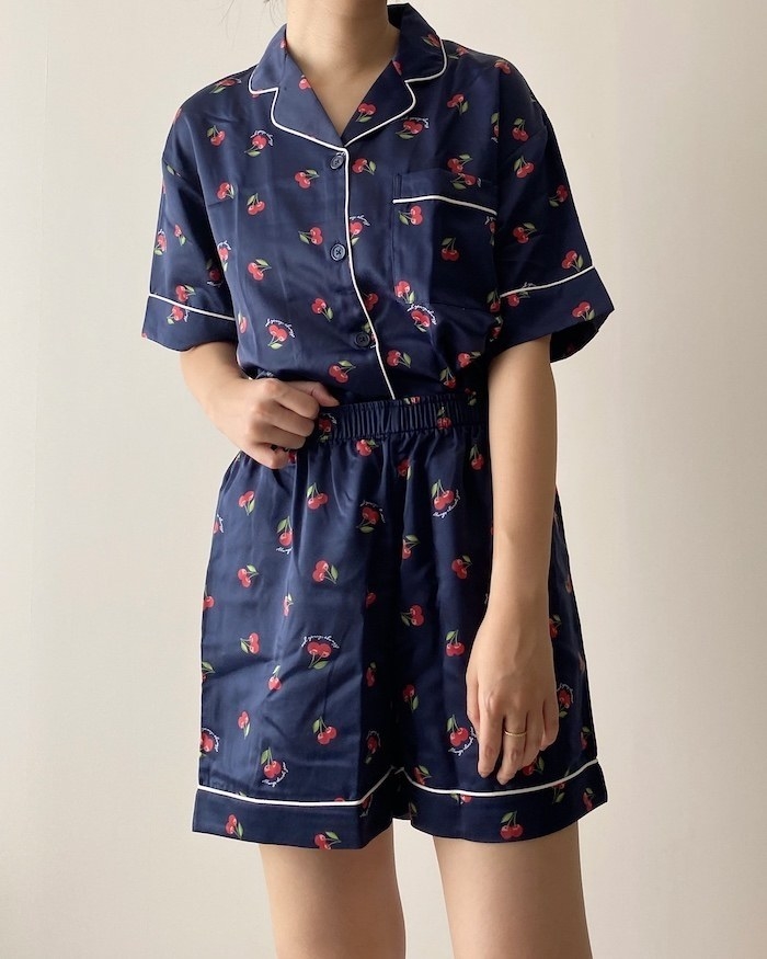 GUのおすすめファッションアイテム「サテンボクシーパジャマ（半袖&amp;ショートパンツ）（チェリー）」
