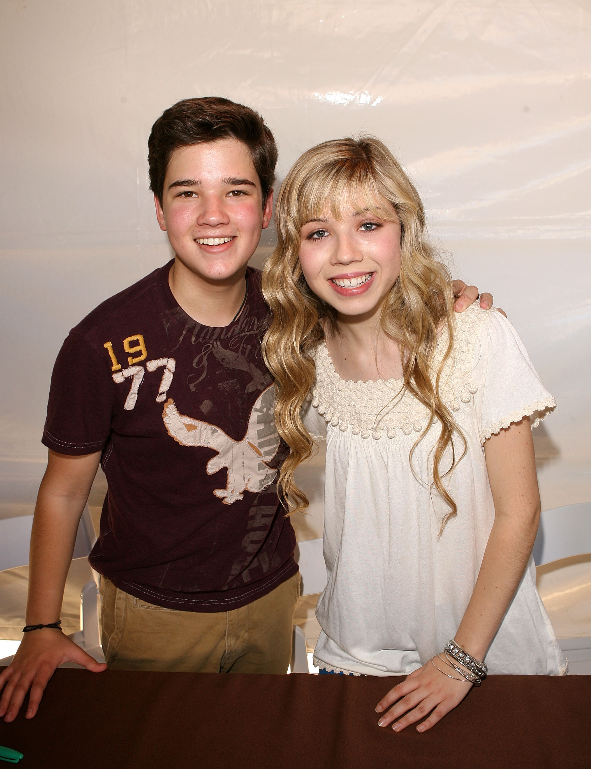 Nathan Kress And Jennette Mccurdy Kissing