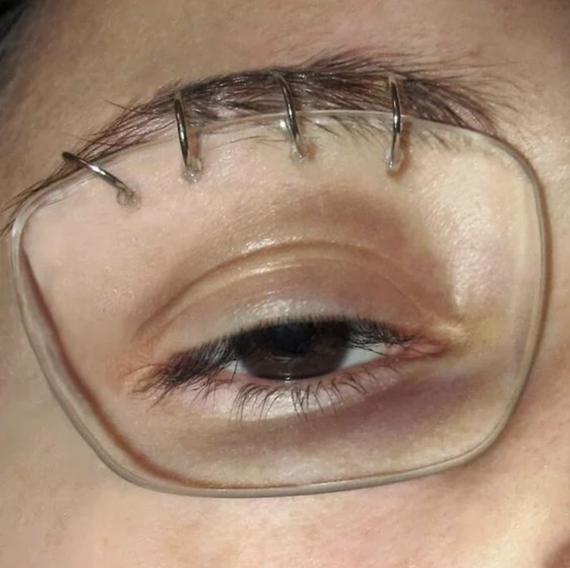 eyebrow piercings that hold a eye glass lens